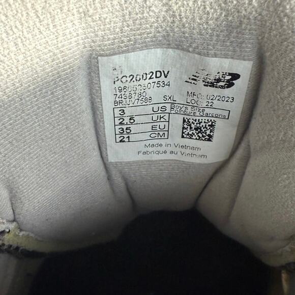 New Balance 2002 R Grey/Black/Red Kids Sneakers - SZ 3 Y - Picture 13 of 13